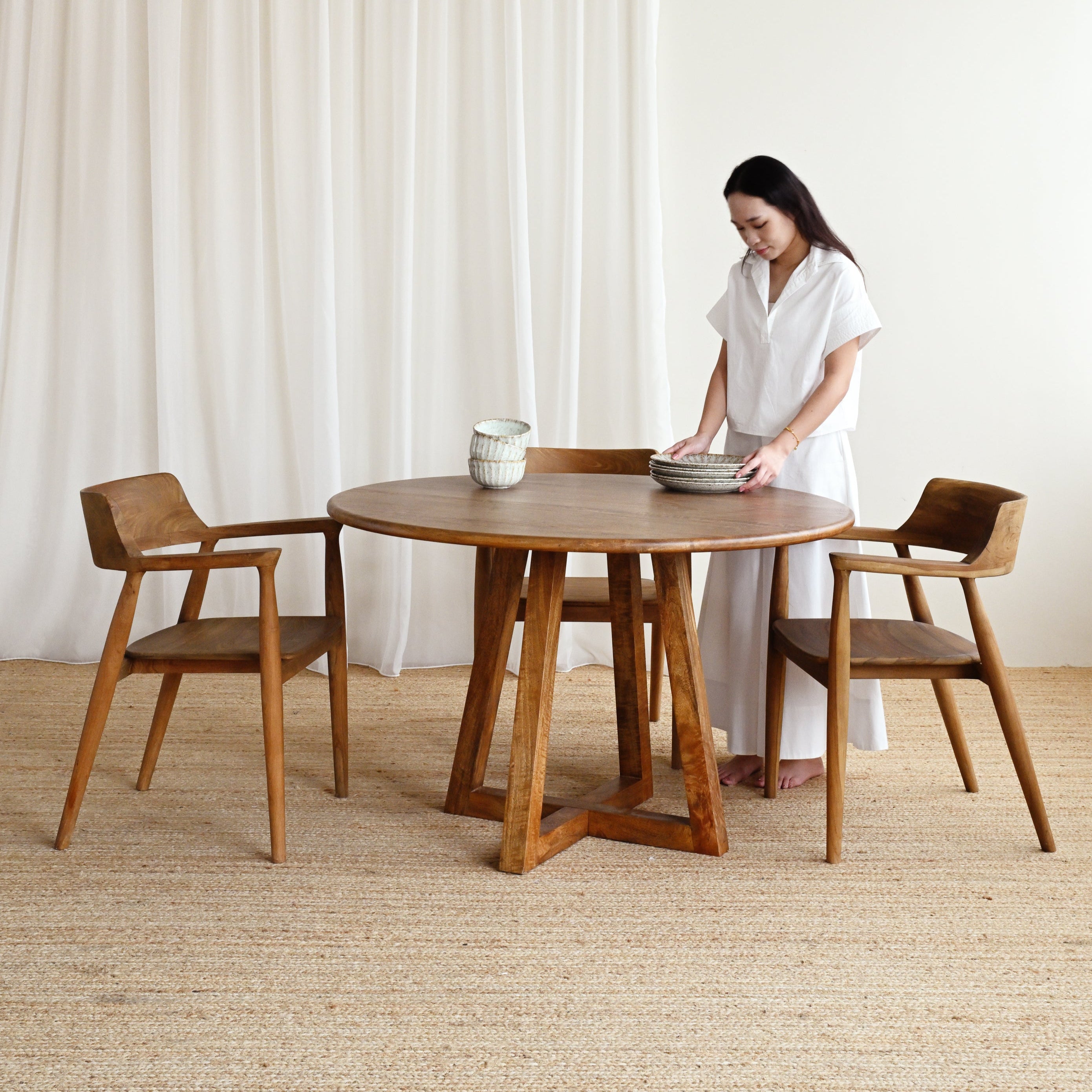 Amann Round Dining Table 12