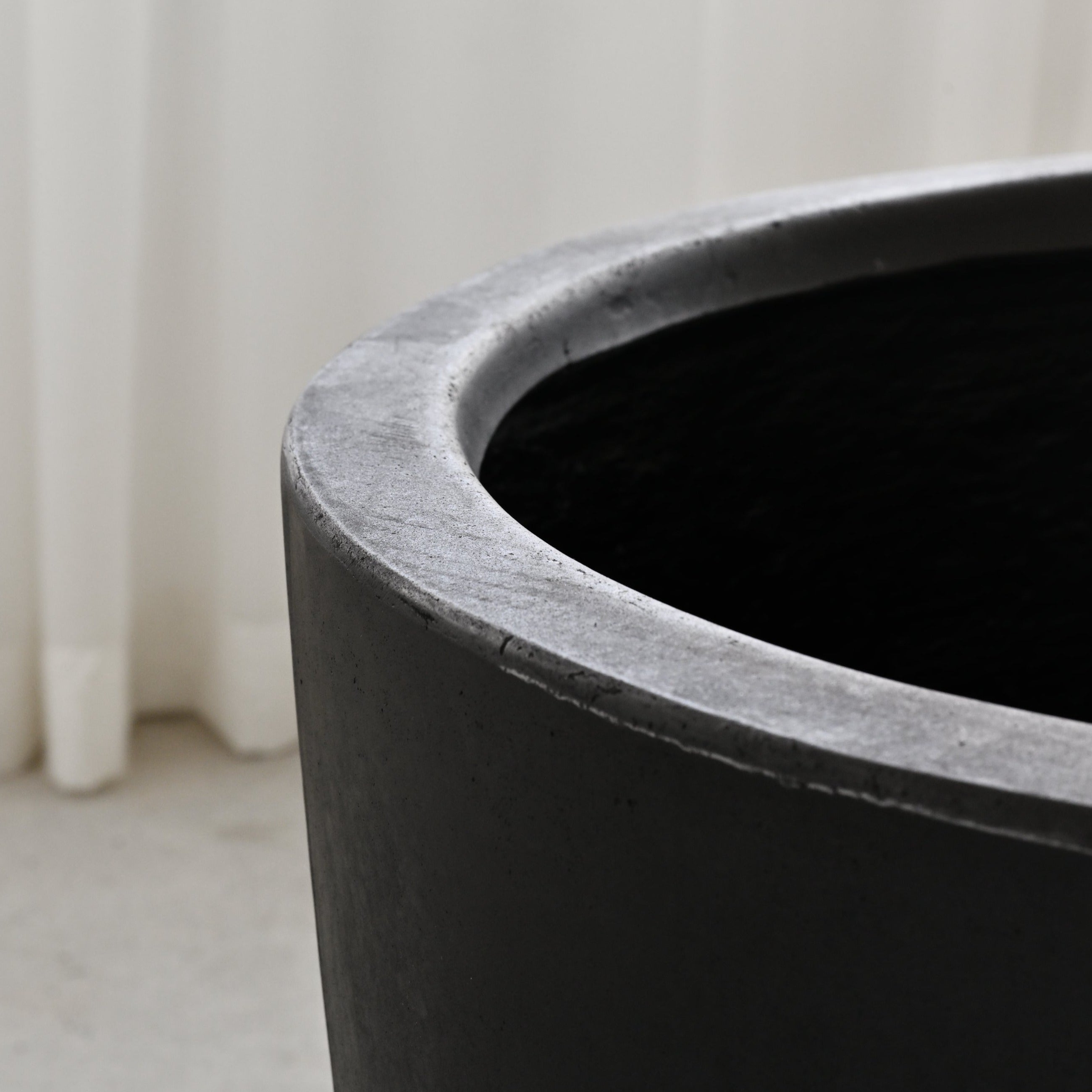 Bullet Concrete Pot - Black