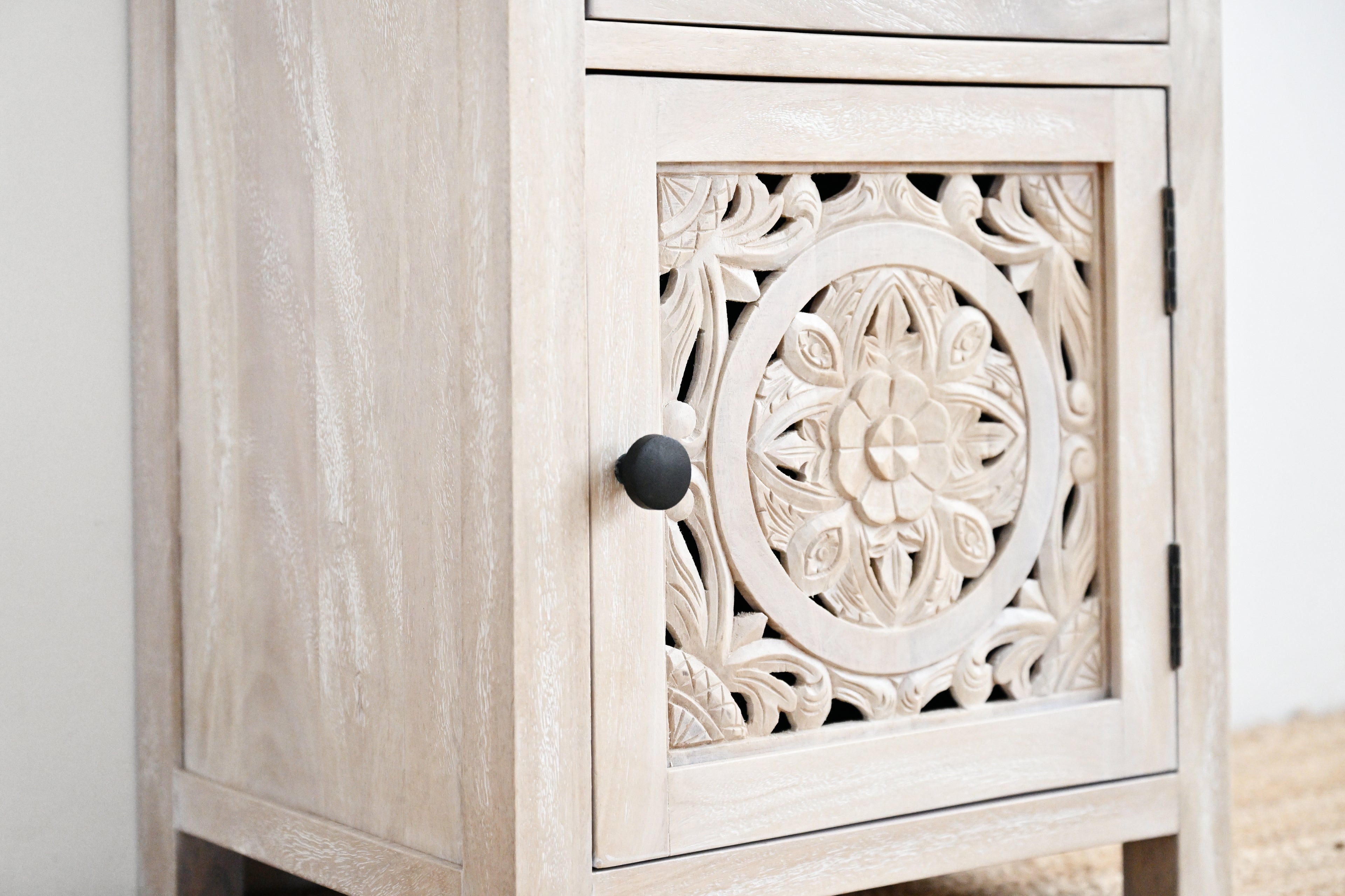 Small Kuno Bedside Table