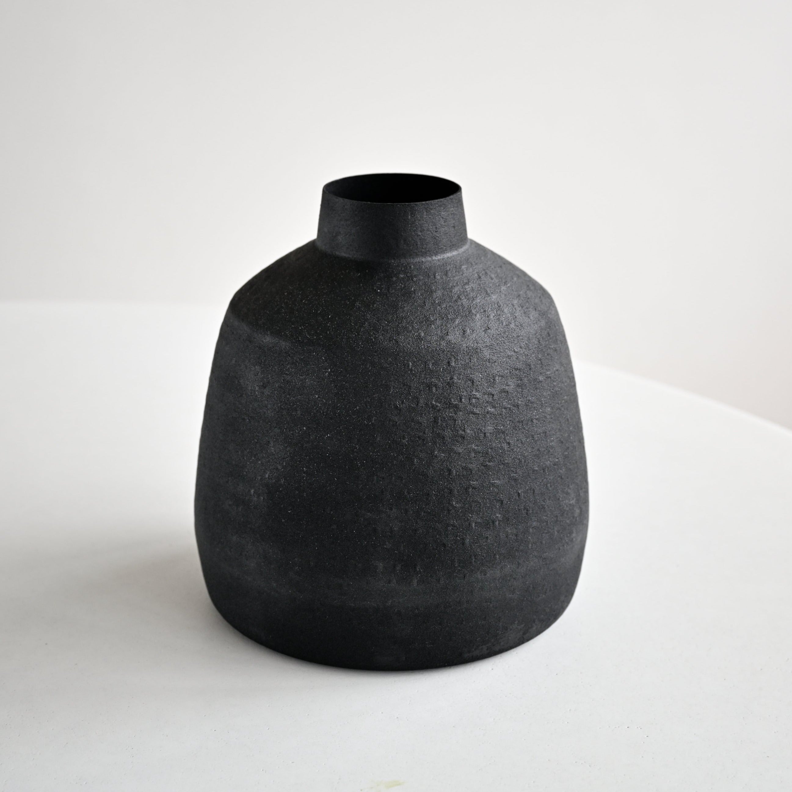 Dhaara Vase