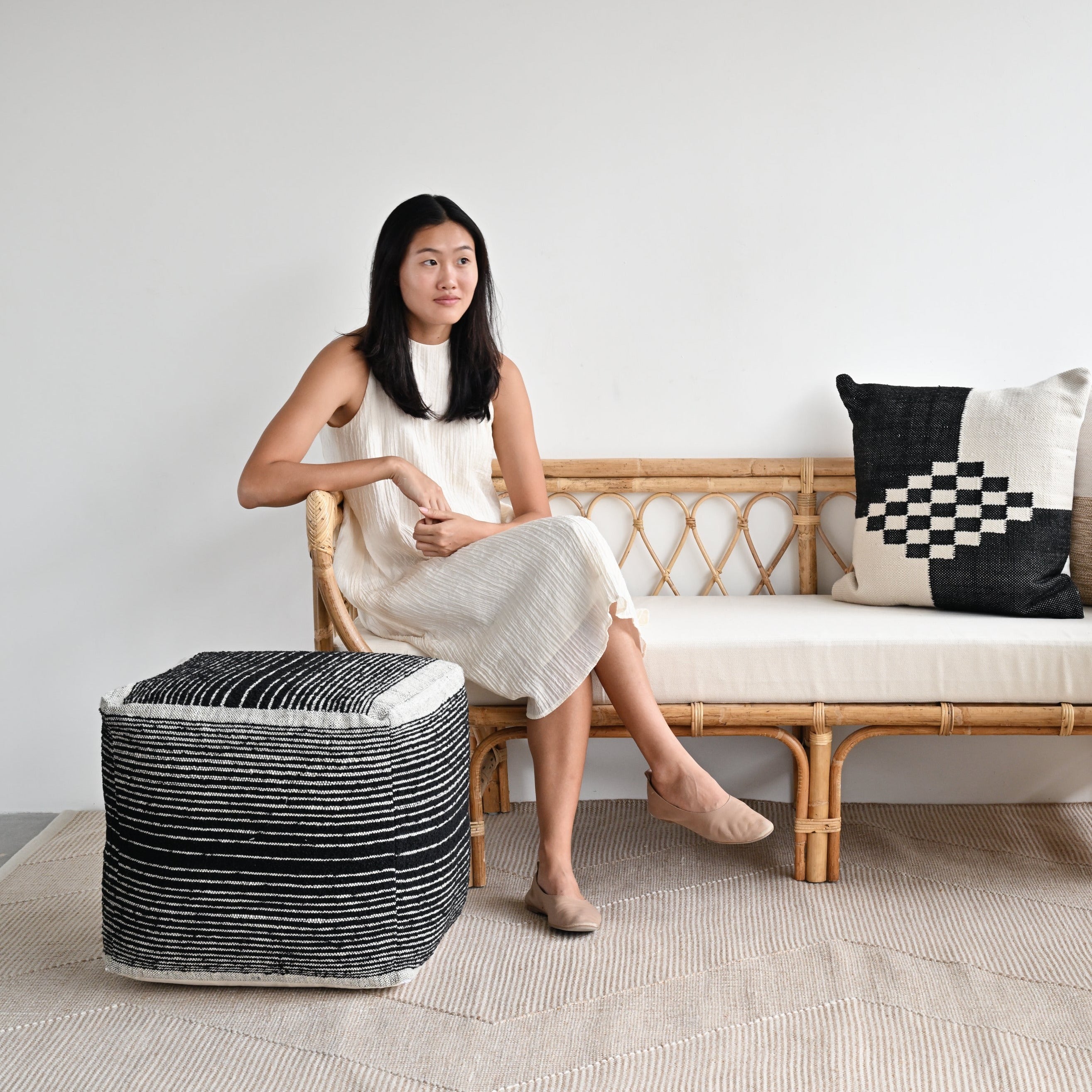 Dun Woolen Pouf