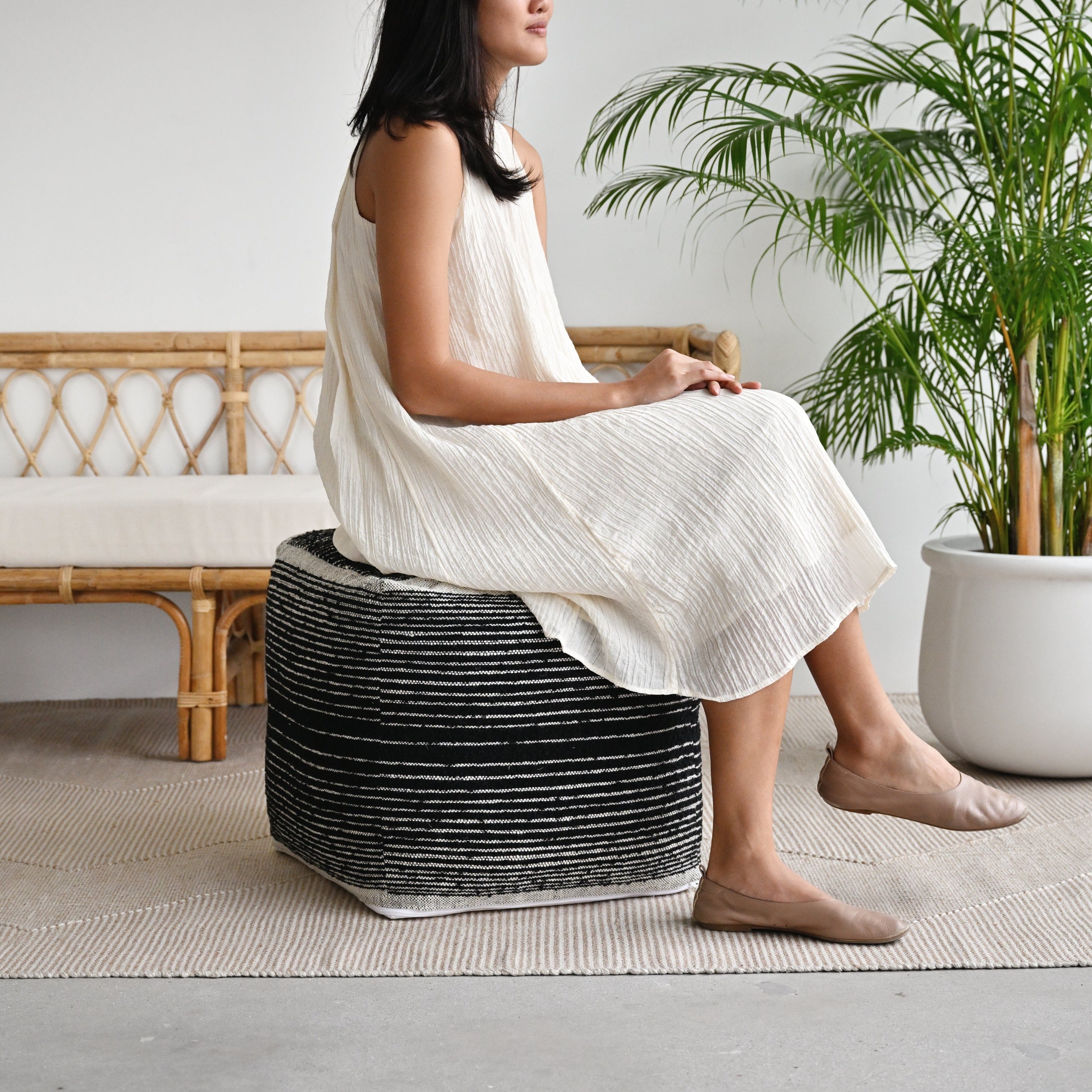 Dun Woolen Pouf