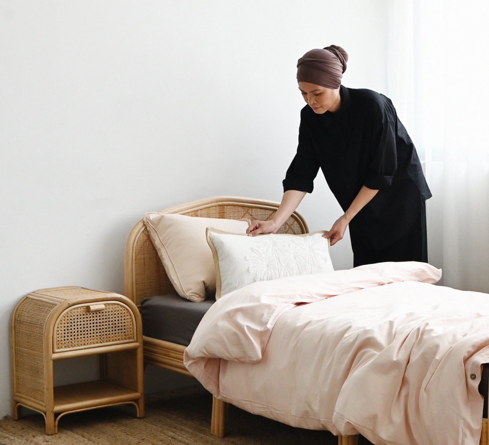 Isola Bedside Table