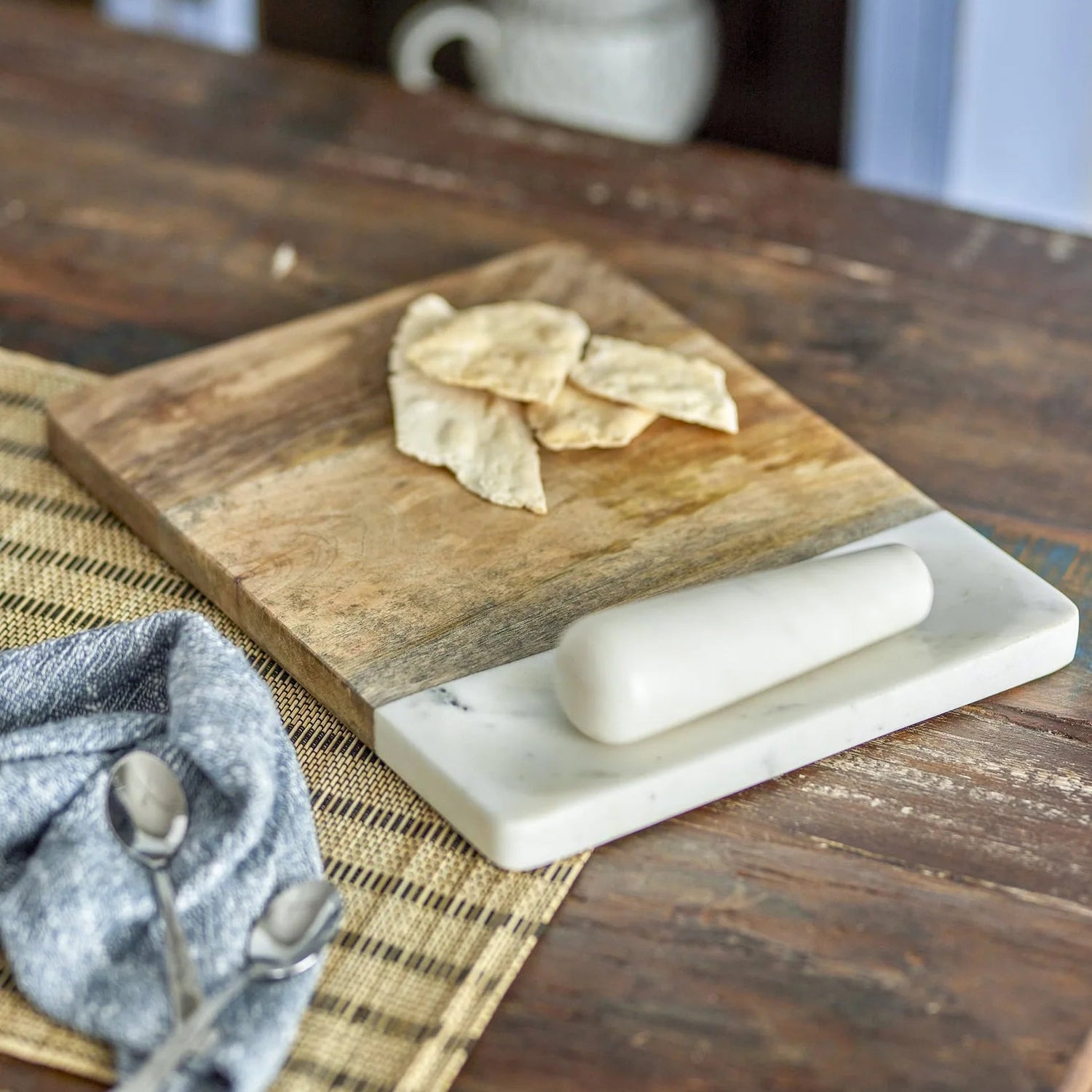Havannah Cutting Board with Pestle