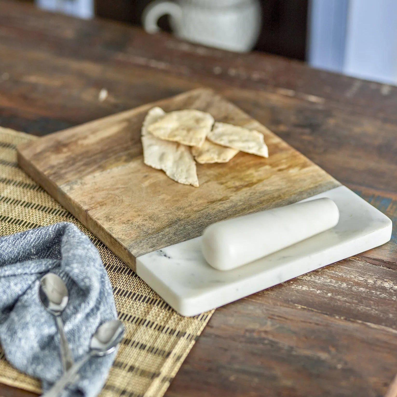 Havannah Cutting Board with Pestle