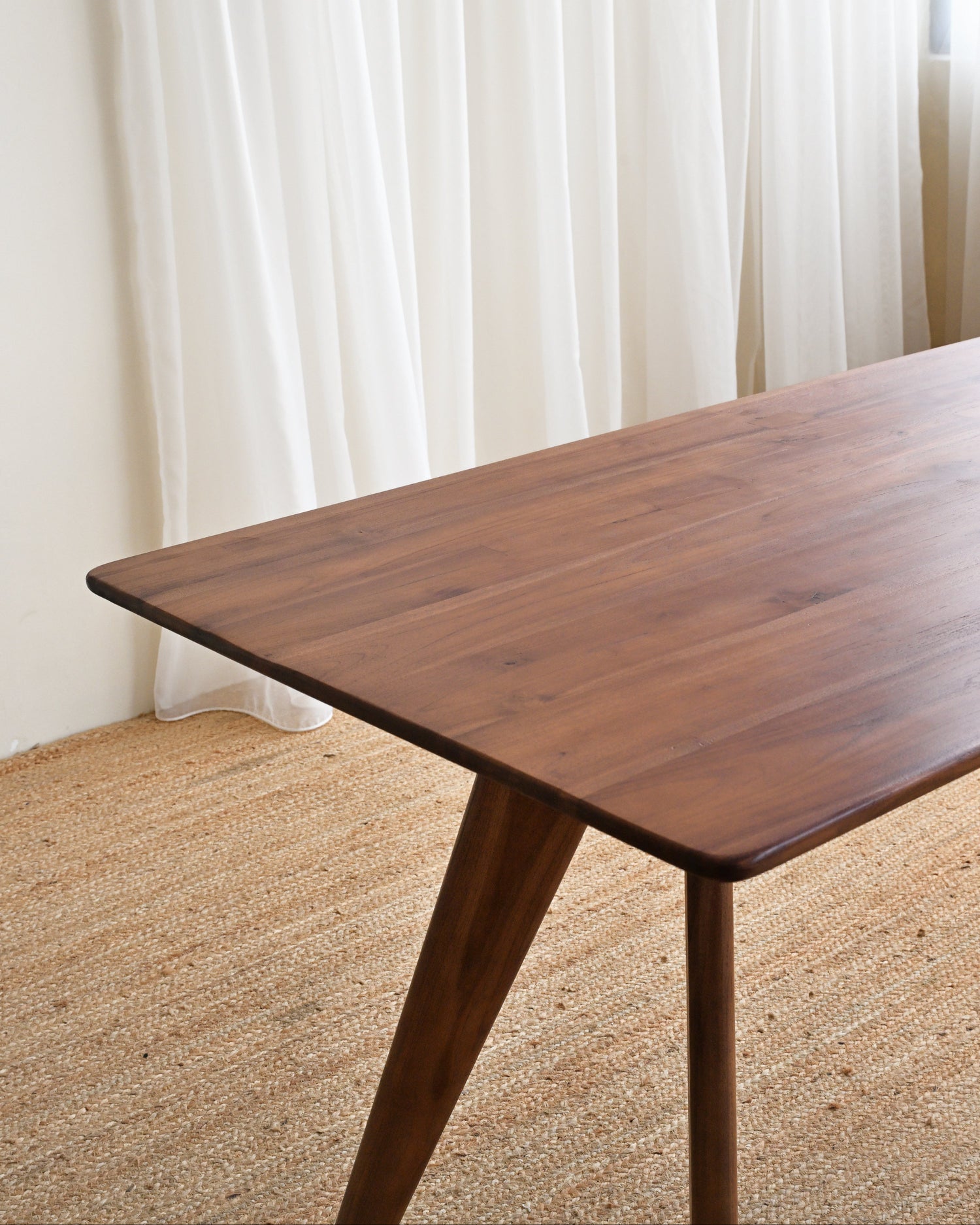 Dining Table details