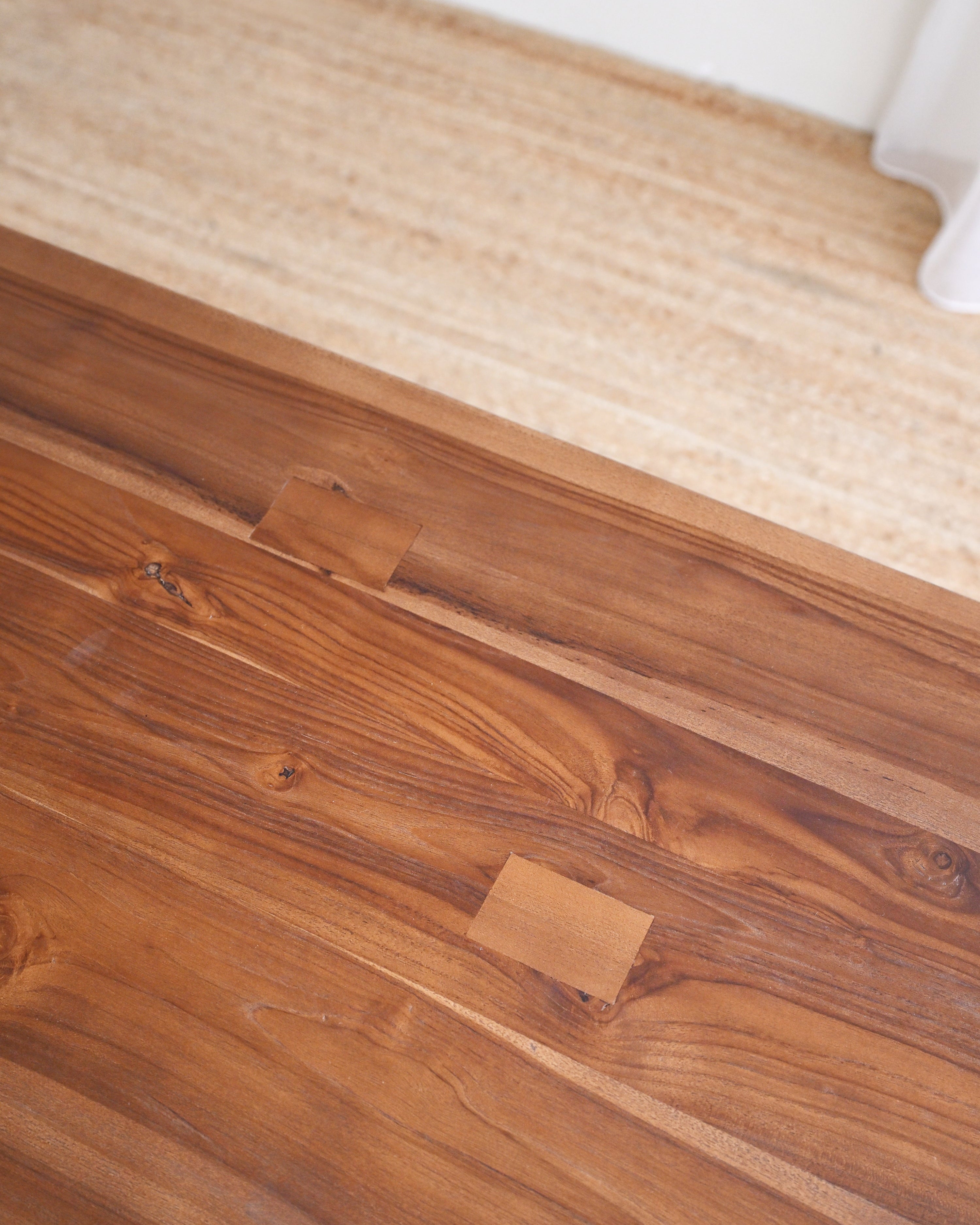 Dining table details 