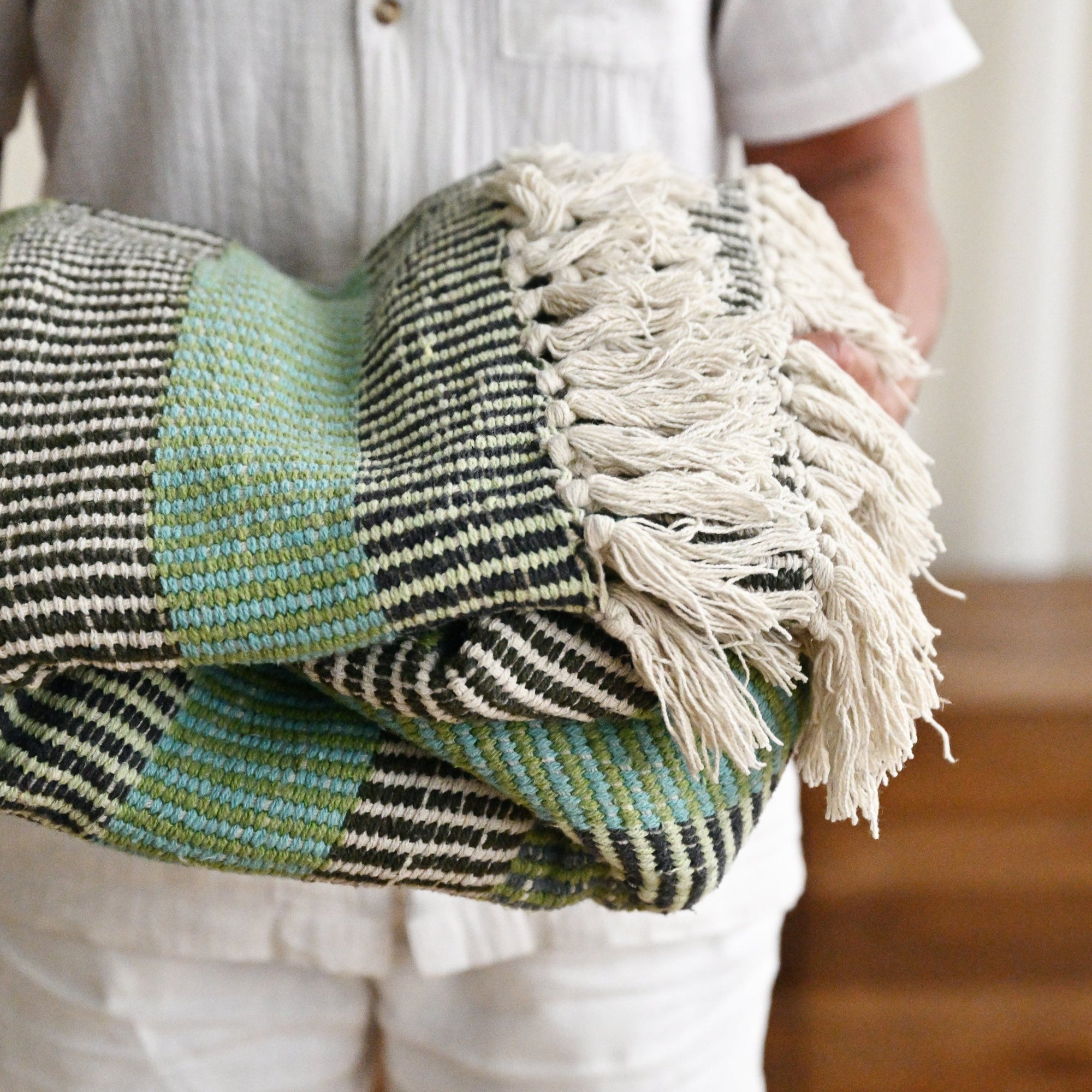 Isnel Throw – Island Living