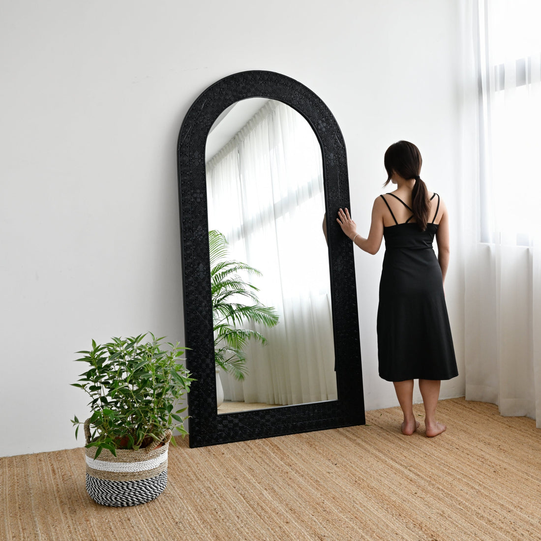 Nusantara Arch Mirror - Black