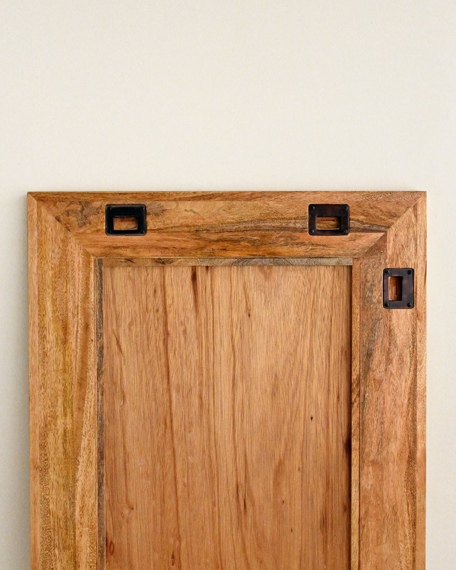 kediri mirror can be hung vertical or horizontal