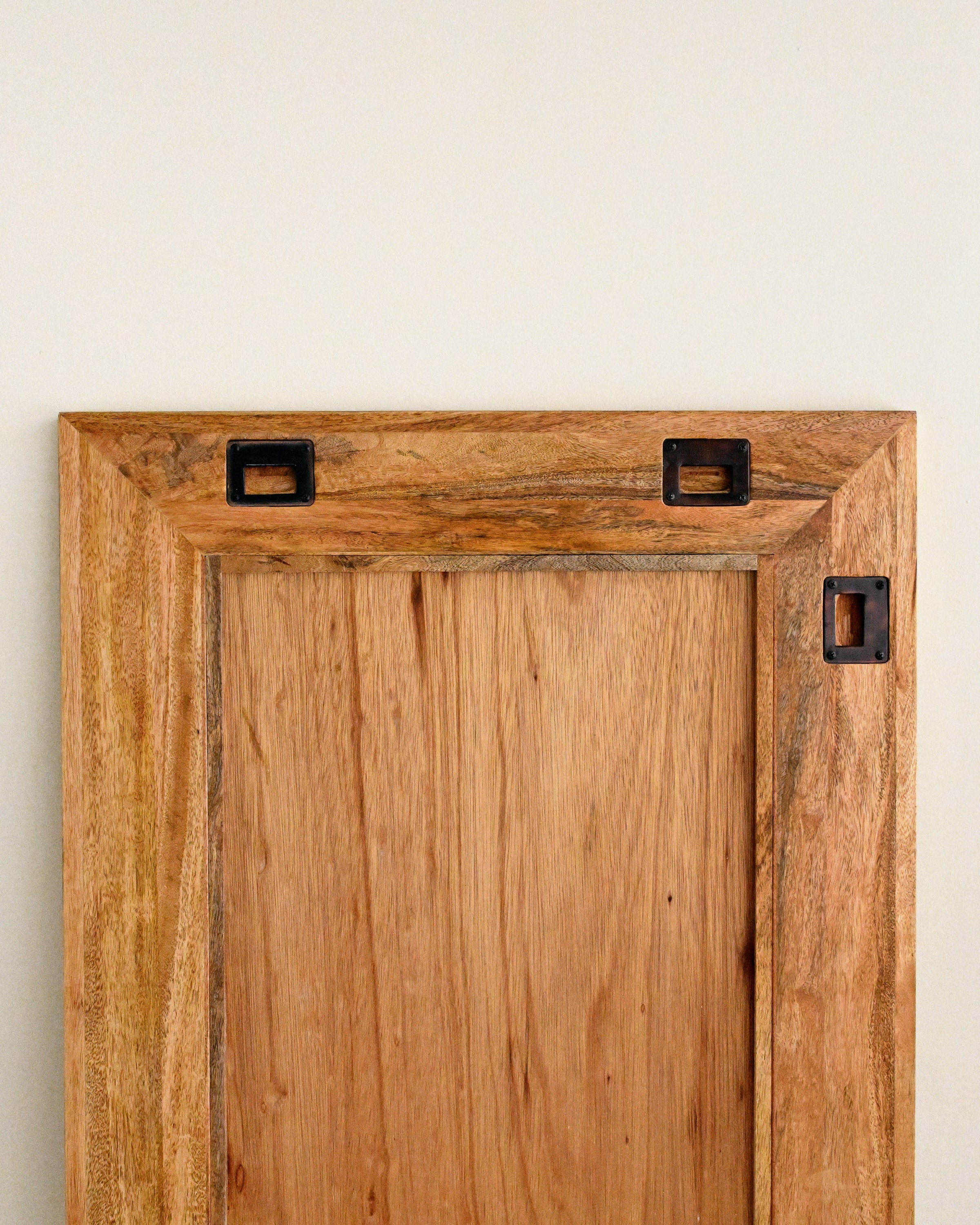 kediri mirror can be hung vertical or horizontal