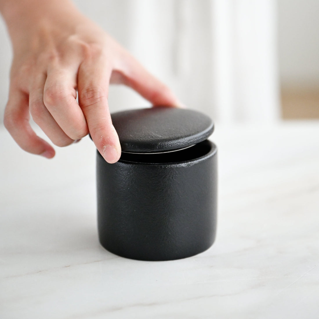 Grind Condiment Dish with Lid - Black