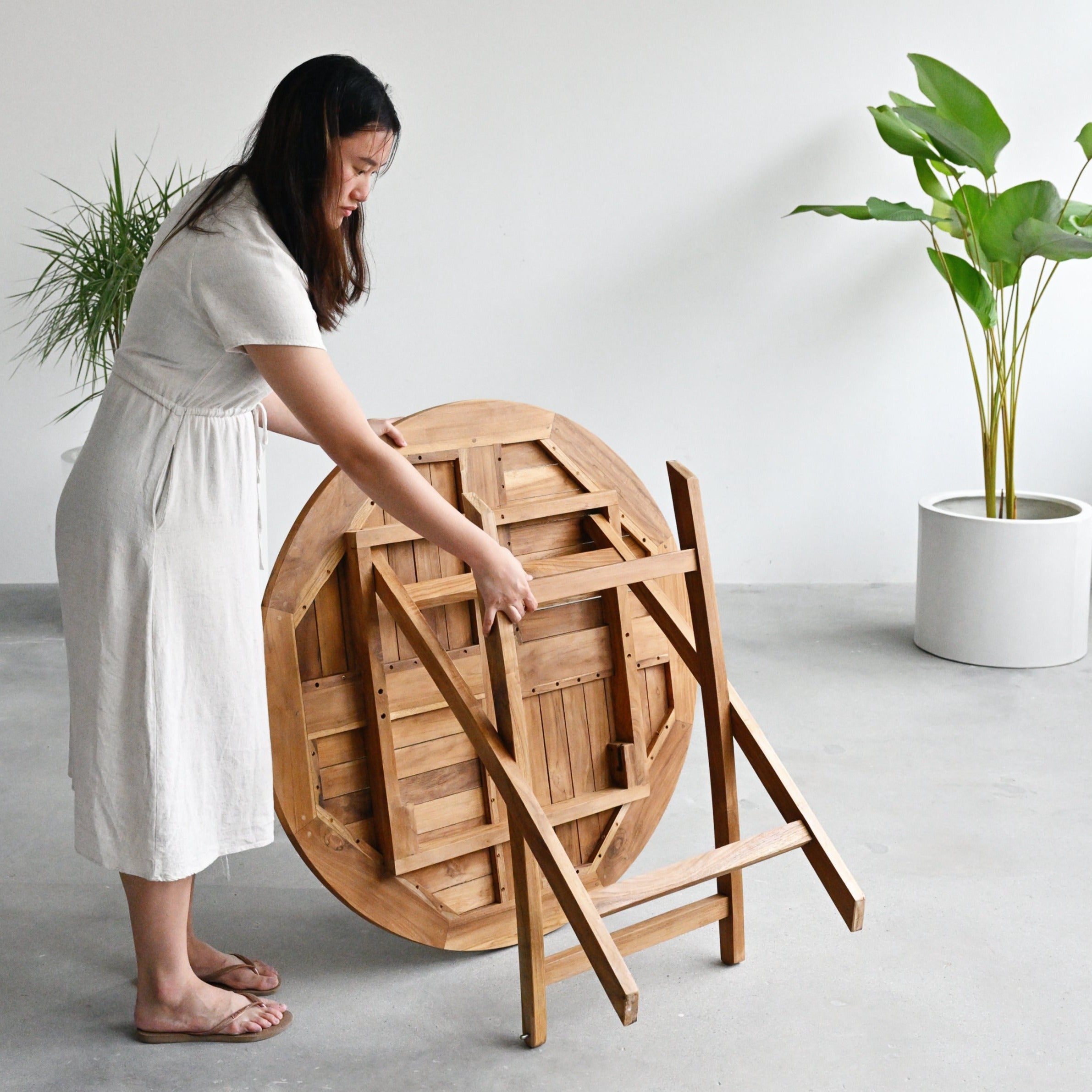 Round Outdoor Teak Folding Table