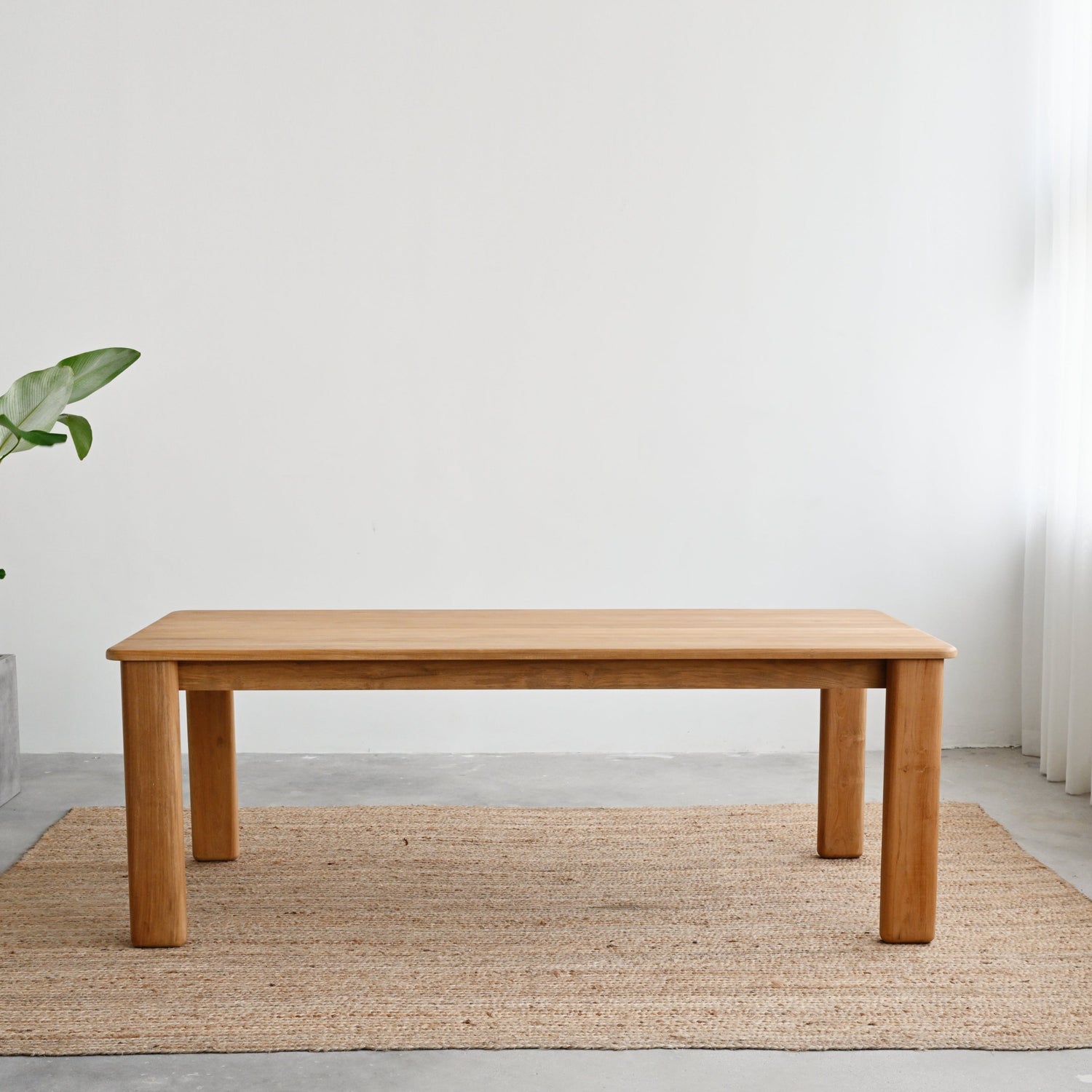 Tari Dining Table