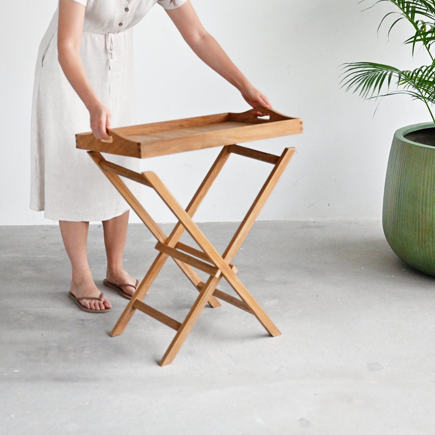 Arumi Teak Standing Tray