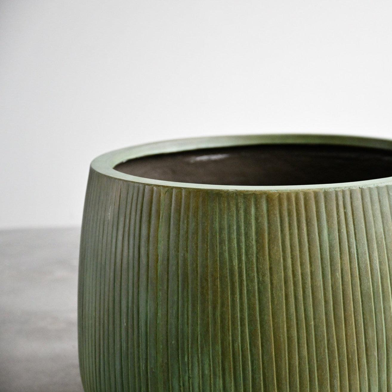 Nerja Concrete Pot - Copper Green