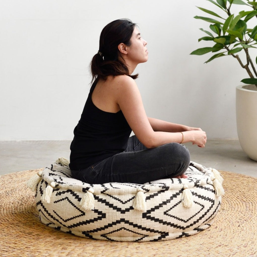 Round Raw Cotton Pouf with Tassels - Natural