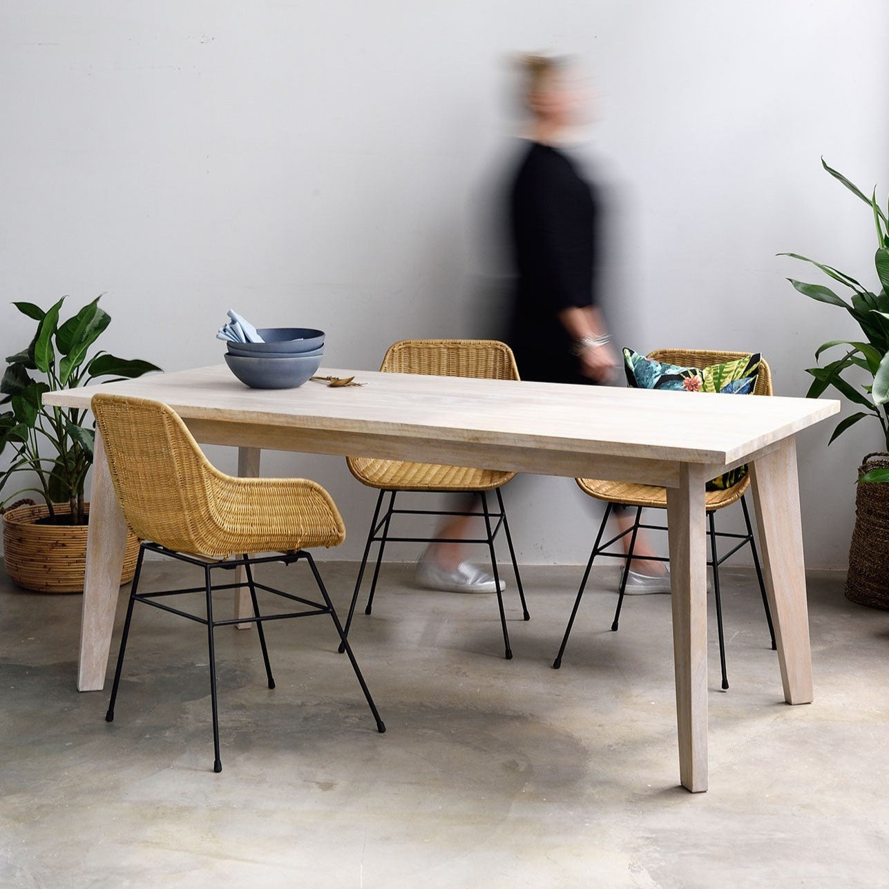 Gili Dining Table in white wash - Furniture