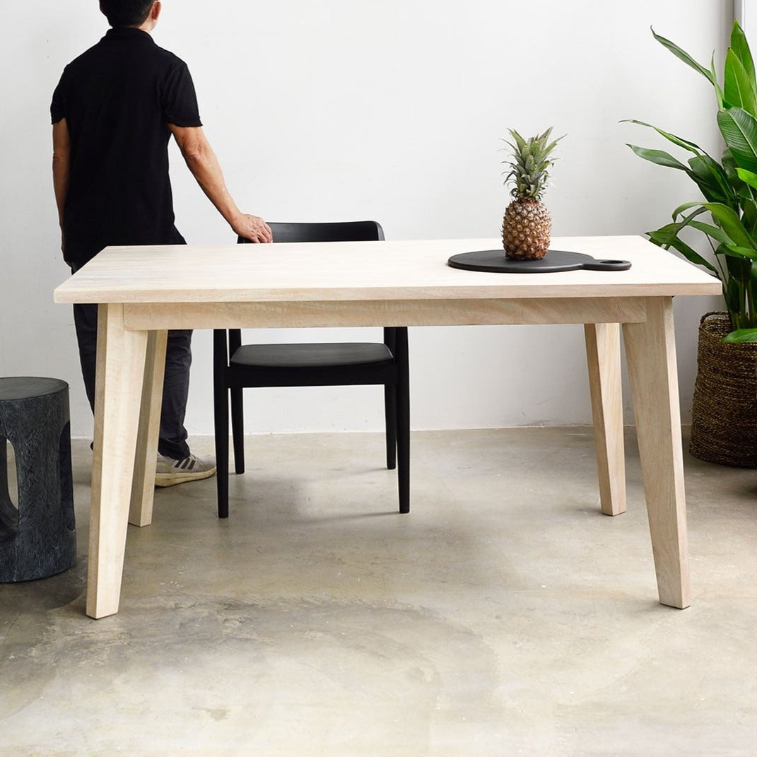 Gili Dining Table in white wash - Furniture