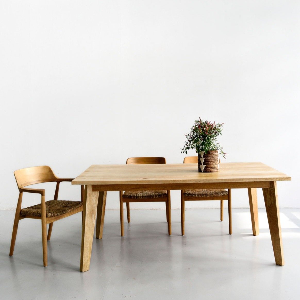 Gili Dining Table in natural - Furniture