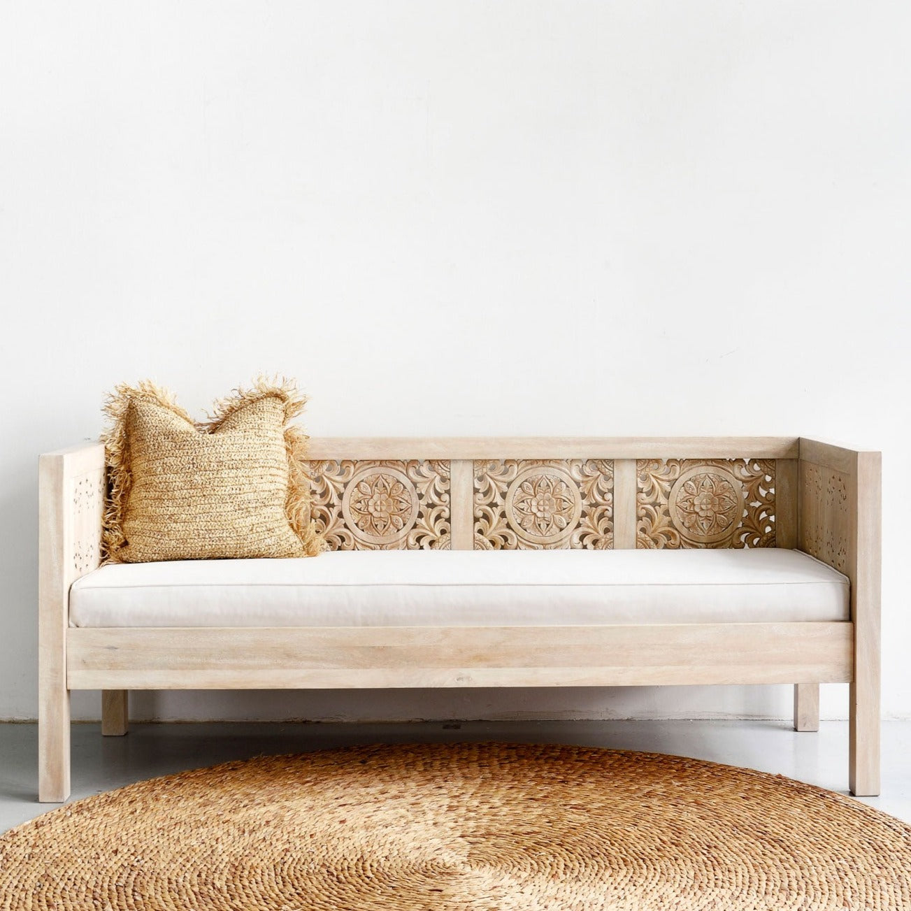 Kuno Carved Daybed