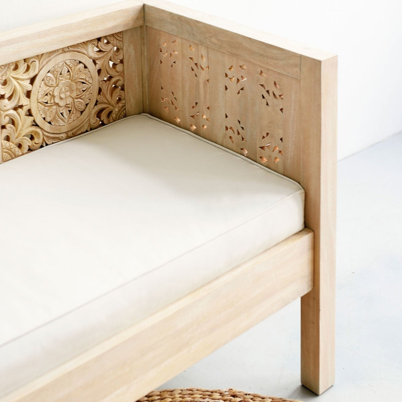 Kuno Carved Daybed