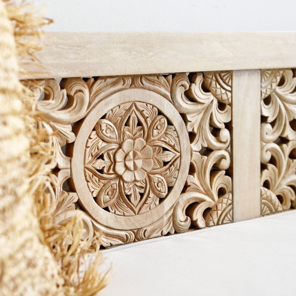 Kuno Carved Daybed