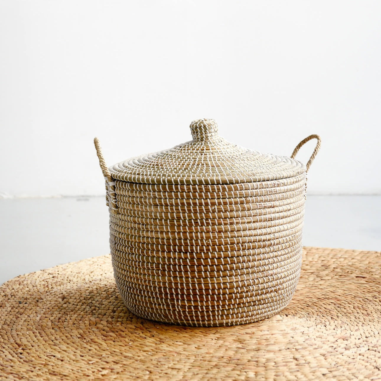 Saigon Seagrass Basket with lid from Vietnam