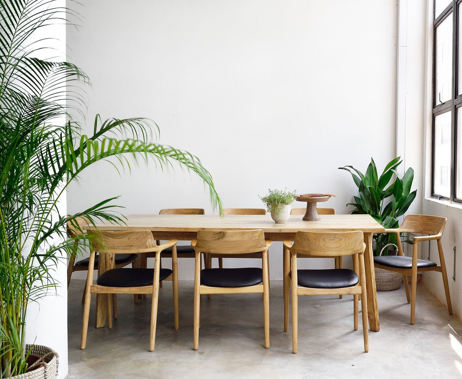 Gili Dining Table in natural - Furniture