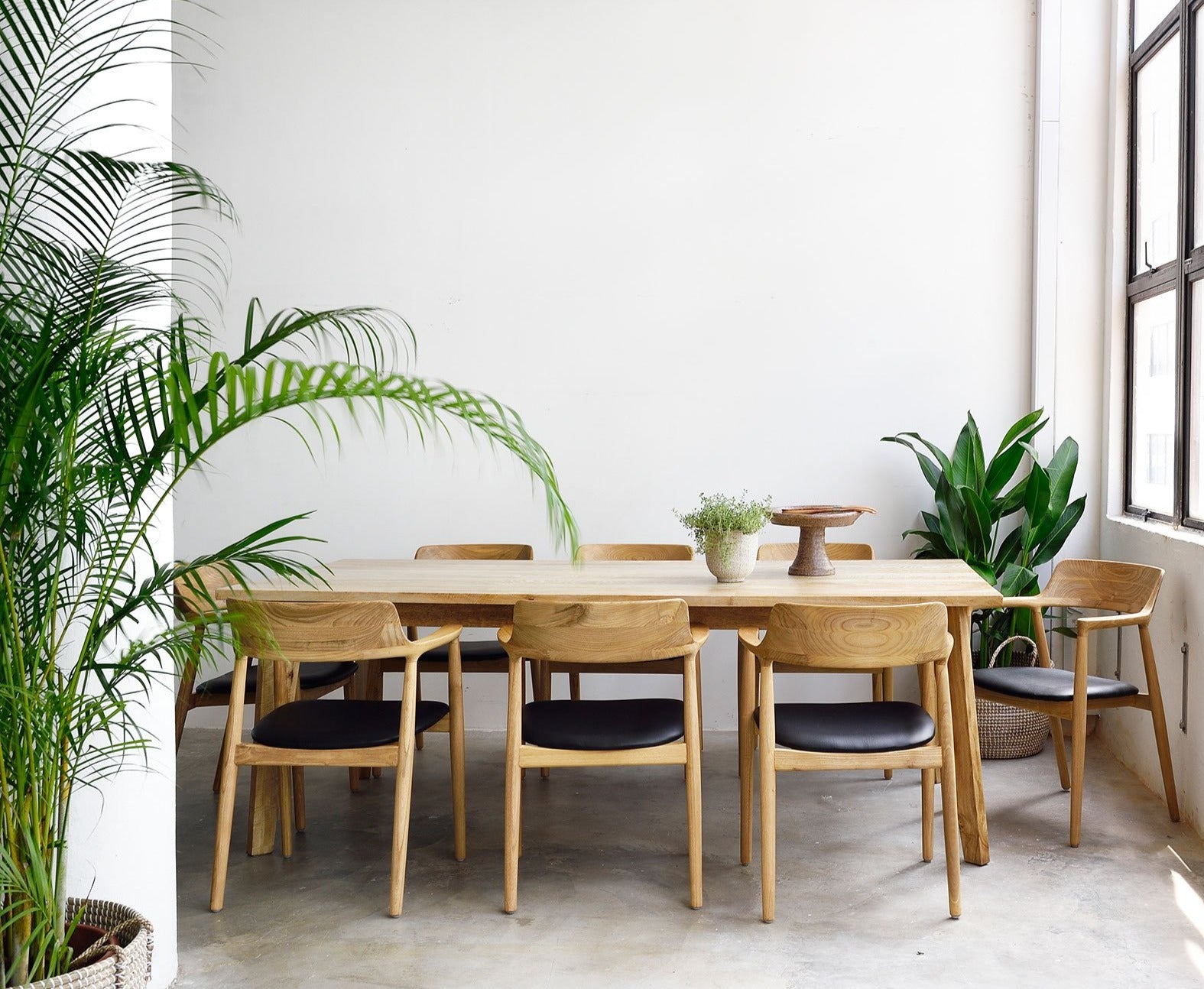 Gili Dining Table in natural - Furniture