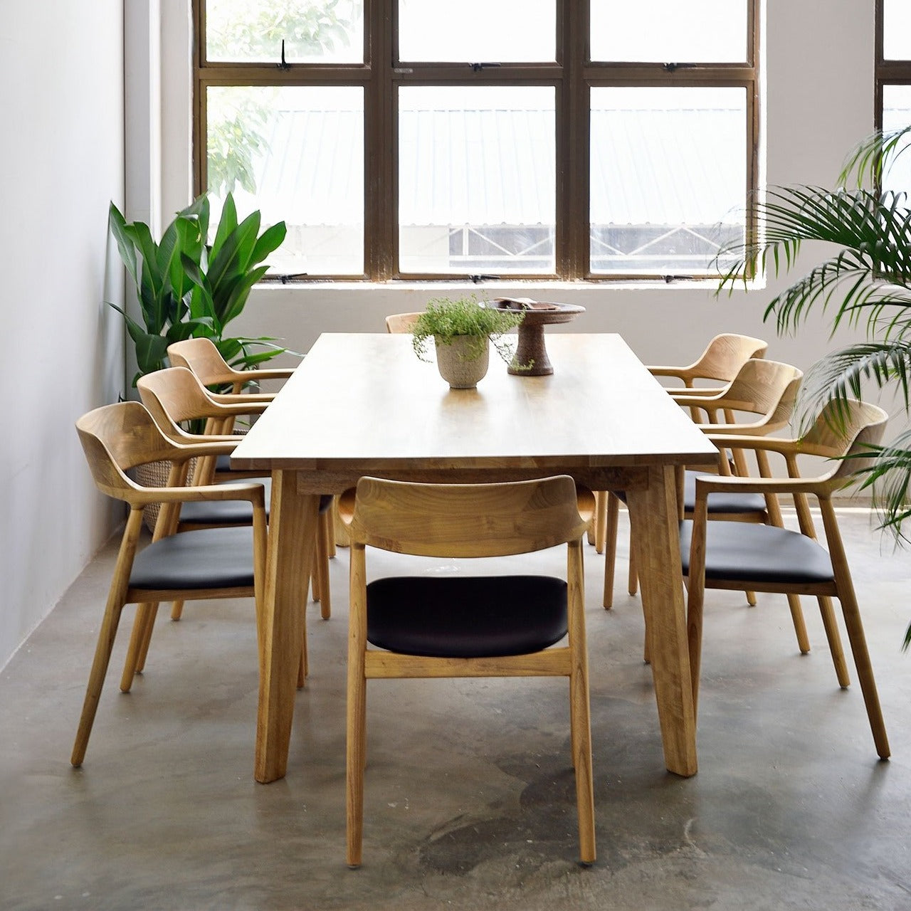 Gili Dining Table in natural - Furniture