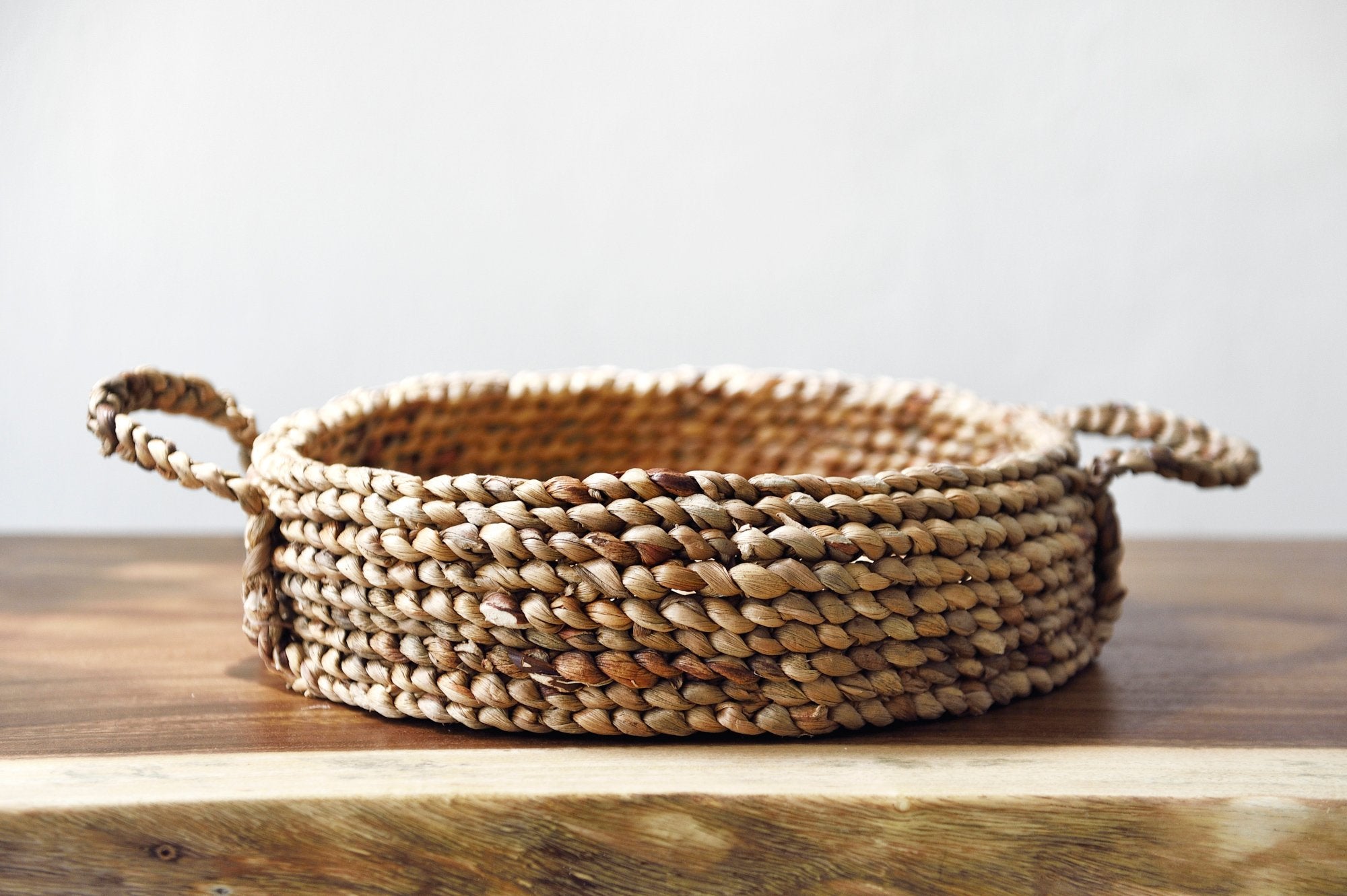 Round Banana Leaf Tray with handles - Decor