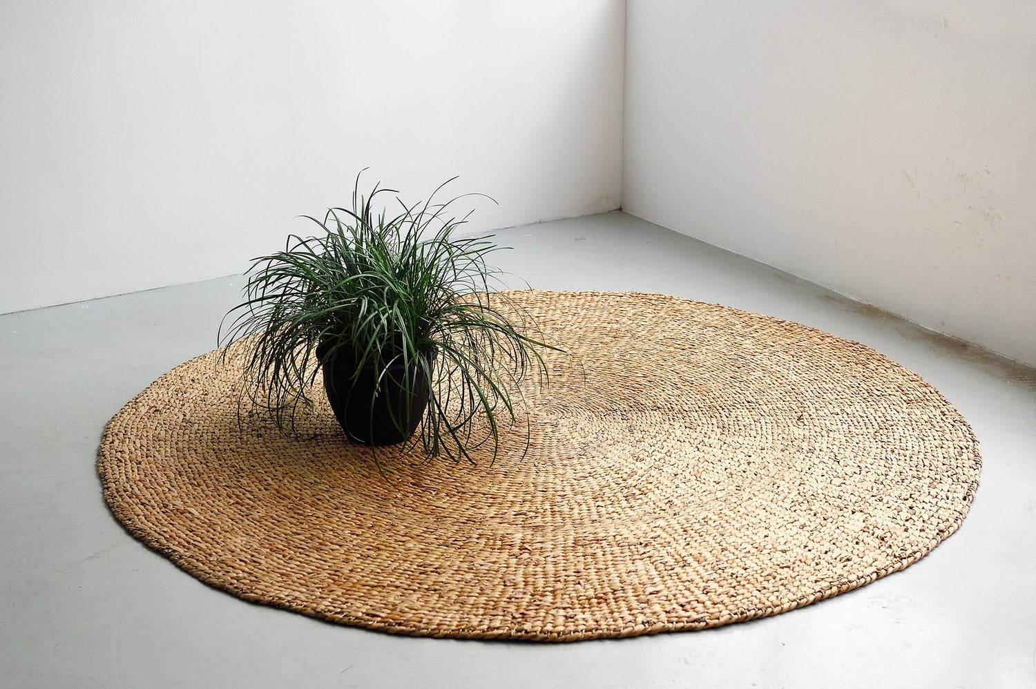 Water Hyacinth Circle Rug - Decor