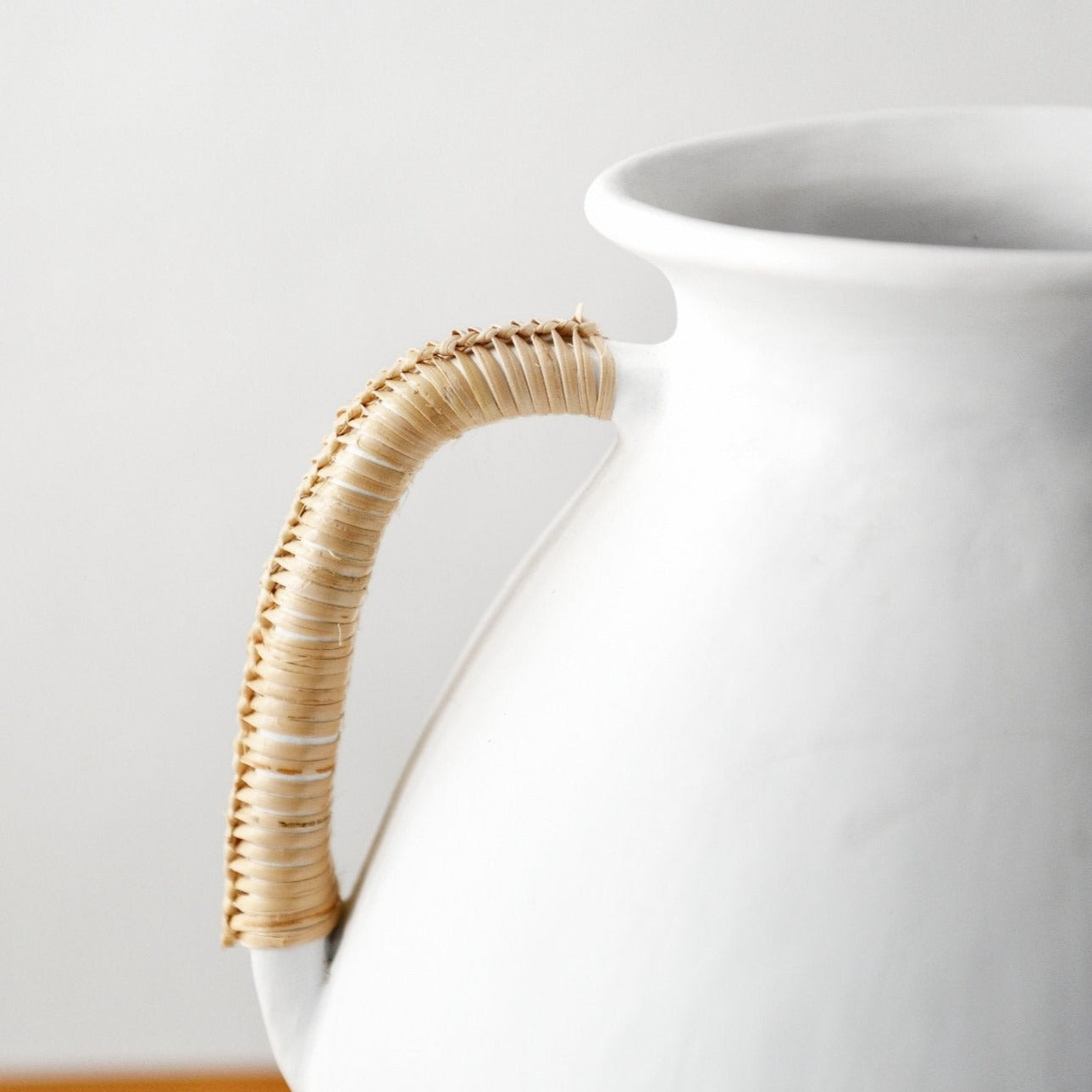 White Canggu Pottery Vases - Decor