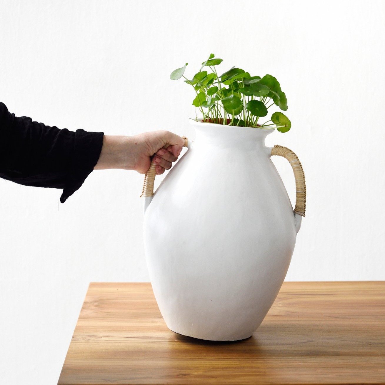White Canggu Pottery Vases - Decor